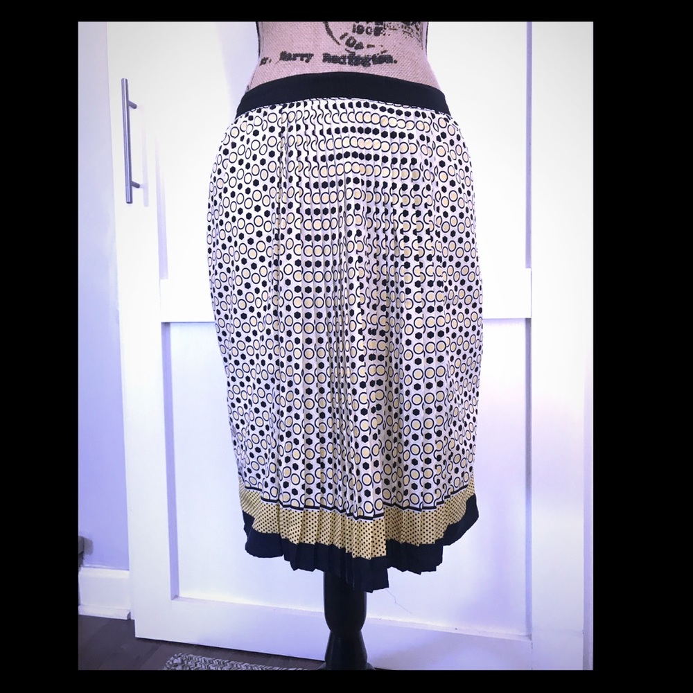 Liz Claiborne Pleated kneelength skirt 💕